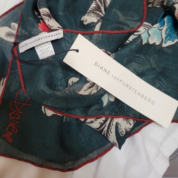 Diane Von Furstenberg Floral Wool/Silk Blend Women's Scarf - Picture 2 of 5